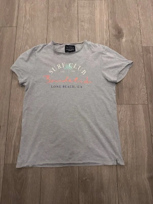 Ljusgrå t-shirt från Bondelid - Tja den är i mycket bra skick i storlek L från Bondelid