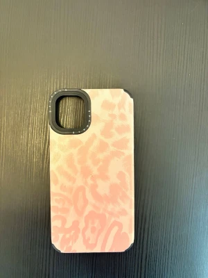 iPhone 11 skal - Rosa leopardmönster 