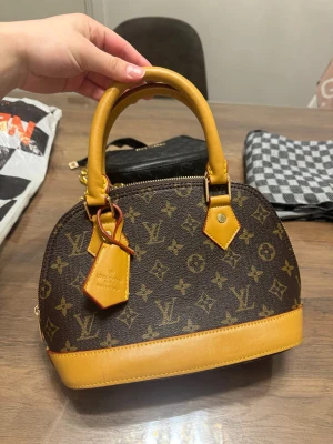 Helt ny väska  - Helt ny väska 