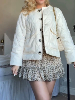 GANNI Jacka - Intressekoll!!!!💞💞🤩 Tänkte se om någon är intresserad av min älskade GANNI jacka. Den kommer precis från kemtvätt så det finns inga fläckar eller liknande defekter! Jackan är i superfint skick, nästan som ny🤩