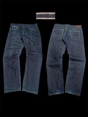 Darkblå edwin selvedge jeans - Dark blue selvedge jeans from edwin. Very good condition. Measurments: Full length 101cm, Waist 44cm. Dm for more questions/ pics.