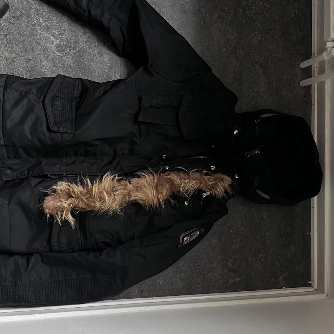 Svart vinterjacka Parajumpers med päls - 3