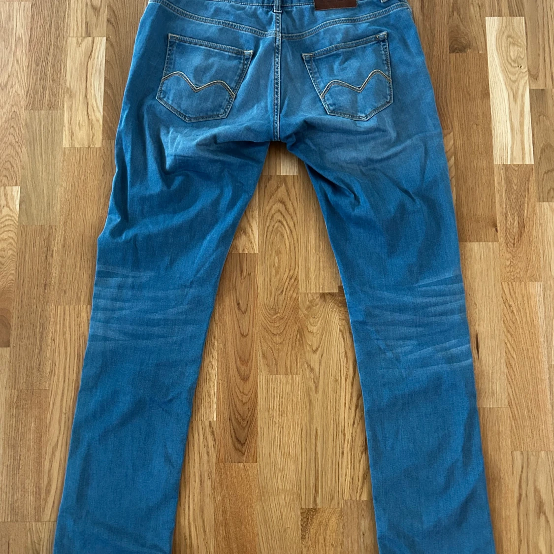 Blå jeans Steve Satin från Morris - 1
