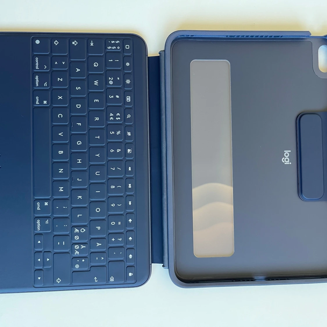 Logitech Rugged Combo 4 skal & tangentbord iPad