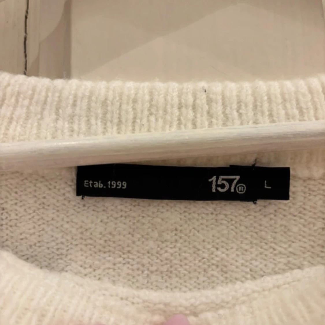 Vit stickad tröja med rund hals - 4