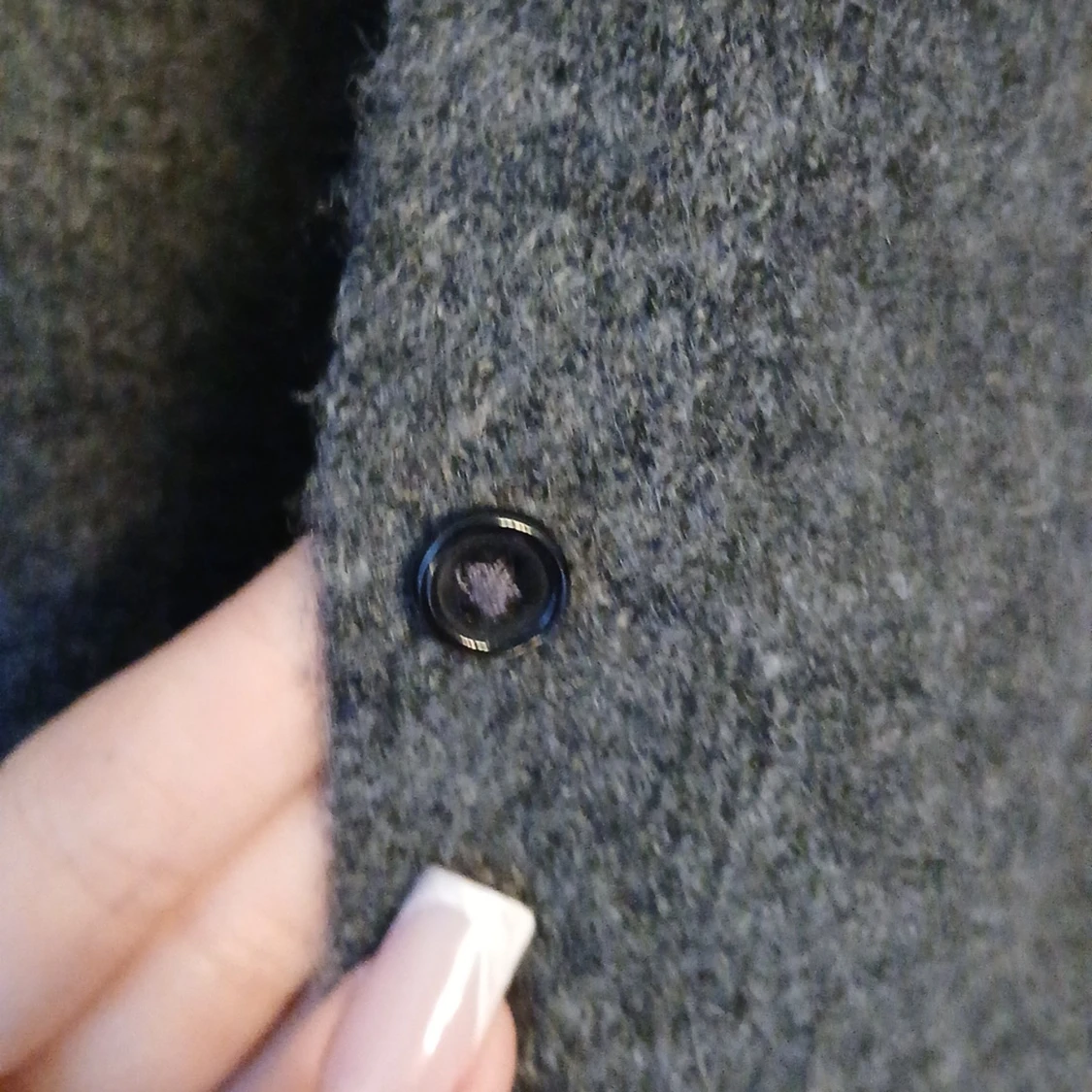 Grå kofta med pärldetaljer - 3