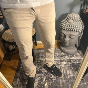 Byxor från sand 29x32 - Knappt använda fräscha byxor från sand nypris 1499kr