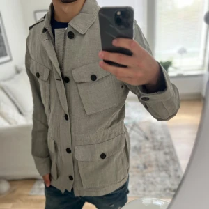 NY Field jacka från hacket london  - Otroligt fet field jacka från hacket london, priset kan såklart diskuteras! 