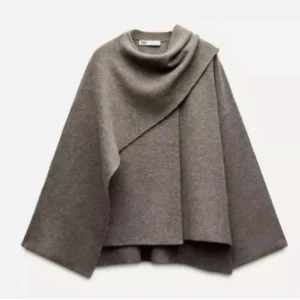 SÖKER ZARA KAPPA MED SCARF!!!!!! - SÖKER EFTER DENNA POPULÄRA ZARA KAPPAN MED SJAL SOM ÄR SLUTSÅLD ÖVERALLT, SKICKA GÄRNA MEDDELANDE OM DU SÄLJER EN!!