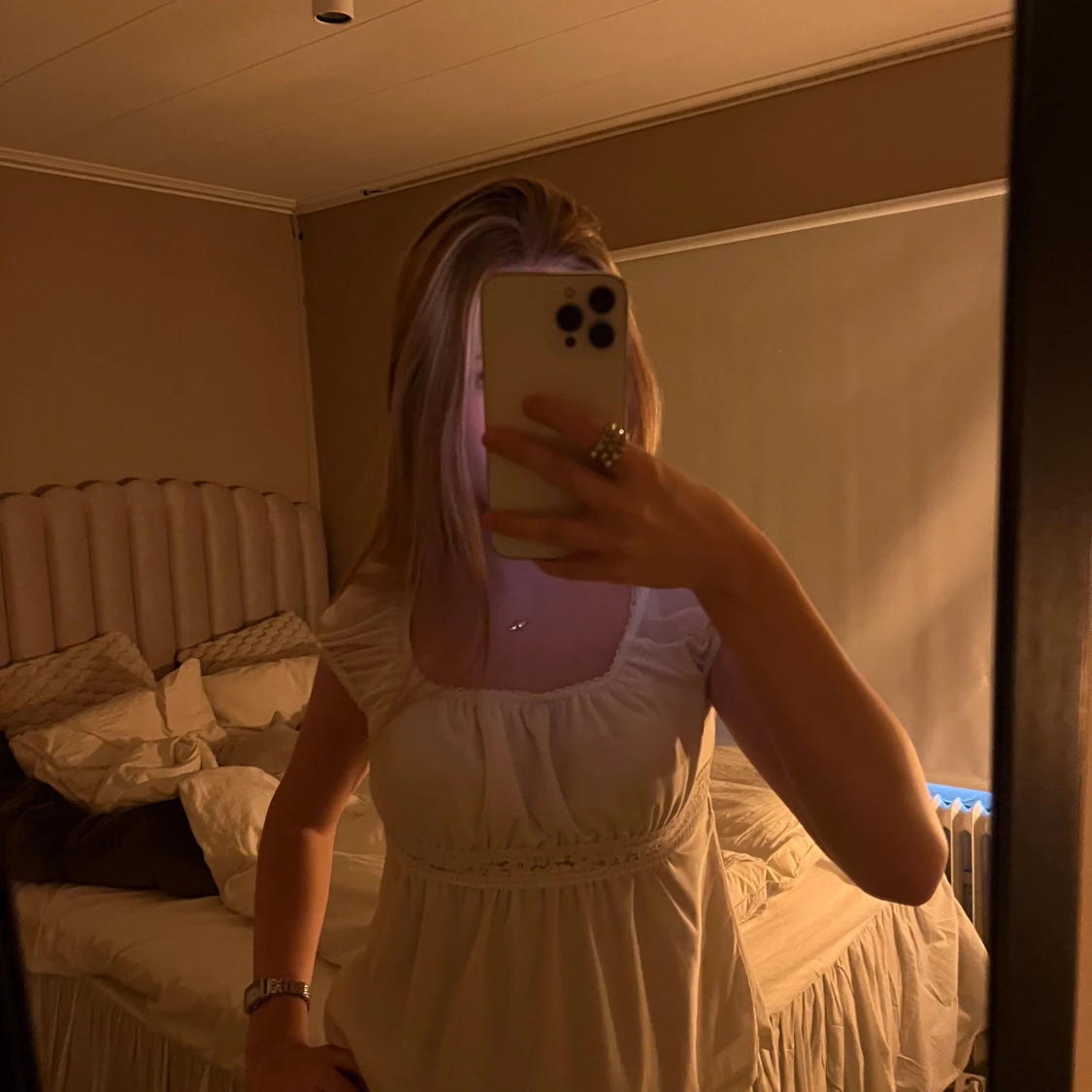 Vit topp blus med spetsdetalj - 1