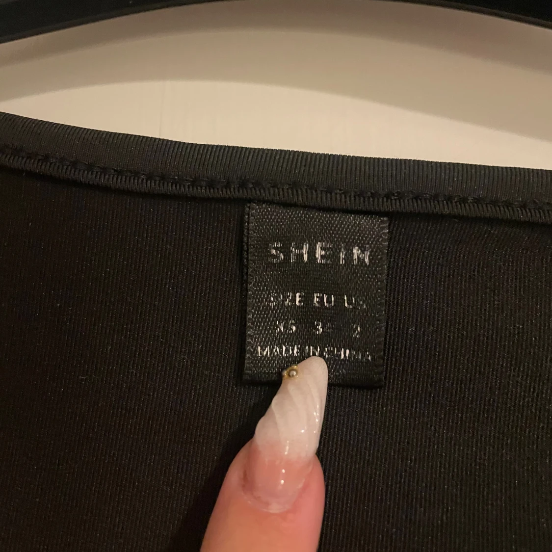 Svart omlott croppad topp från SHEIN - 1