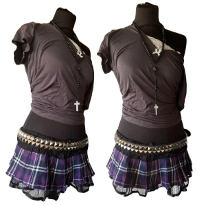 Living Dead Souls mini low waist skirt gothic emo M - Märke: Living Dead Souls. Passar M. Tröja, bälte och mer ingår ej, bara skjolen