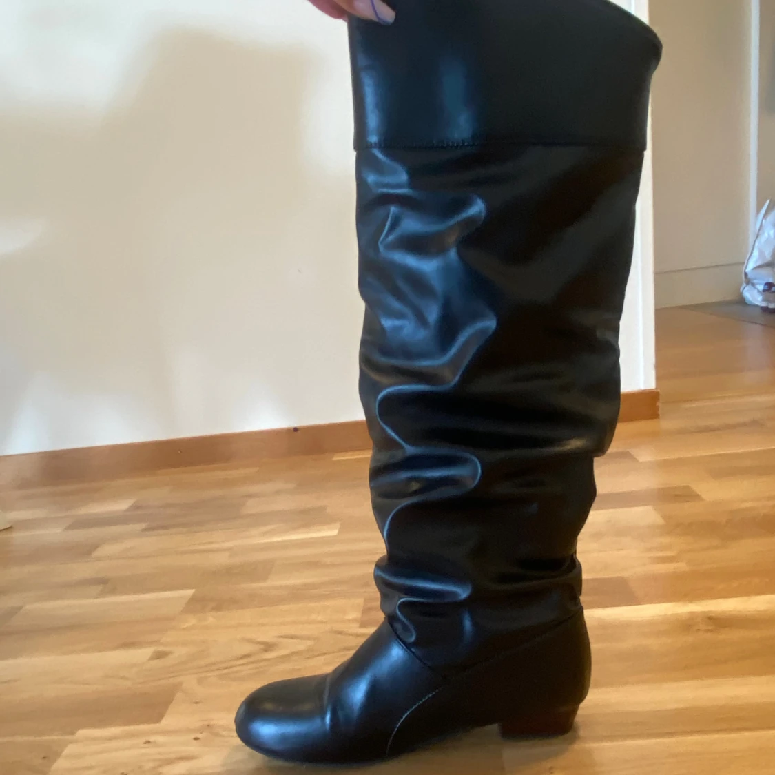 Knähöga boots i skinn - 3