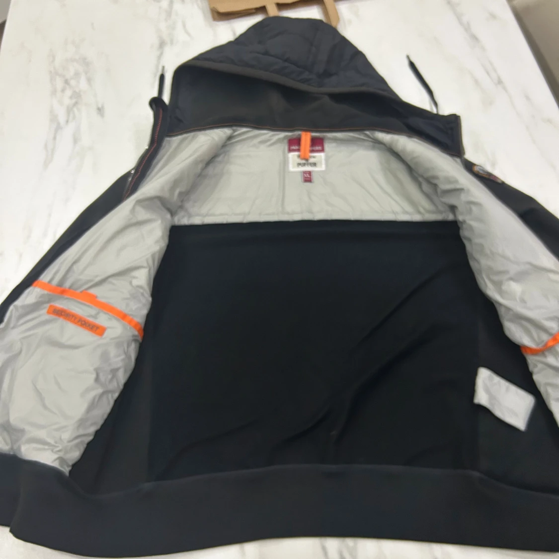 Svart pufferjacka från Parajumpers XL - 2