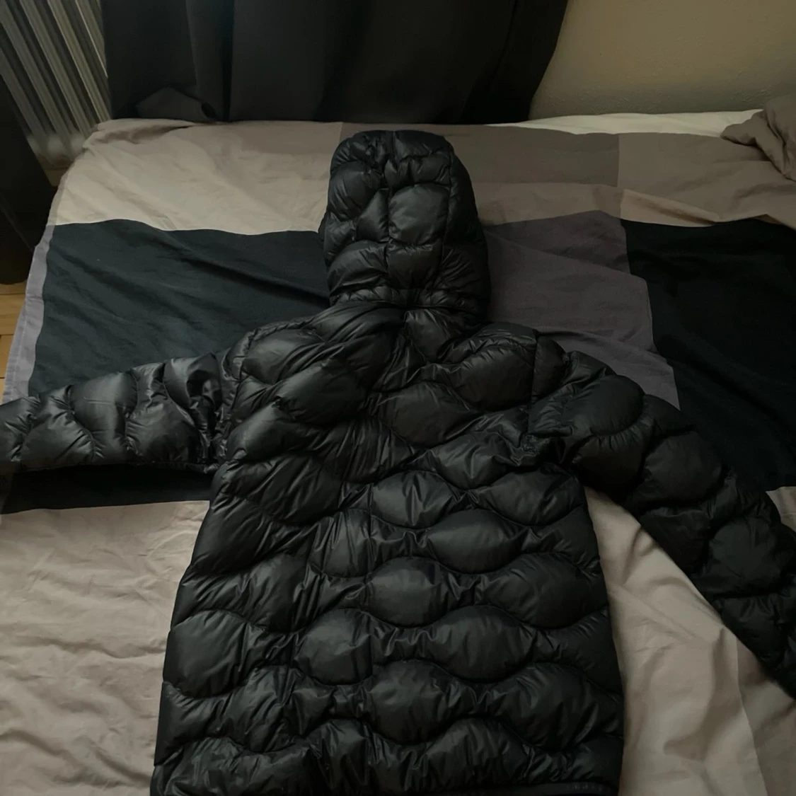 Svart dunjacka Peak Performance 160 - 3