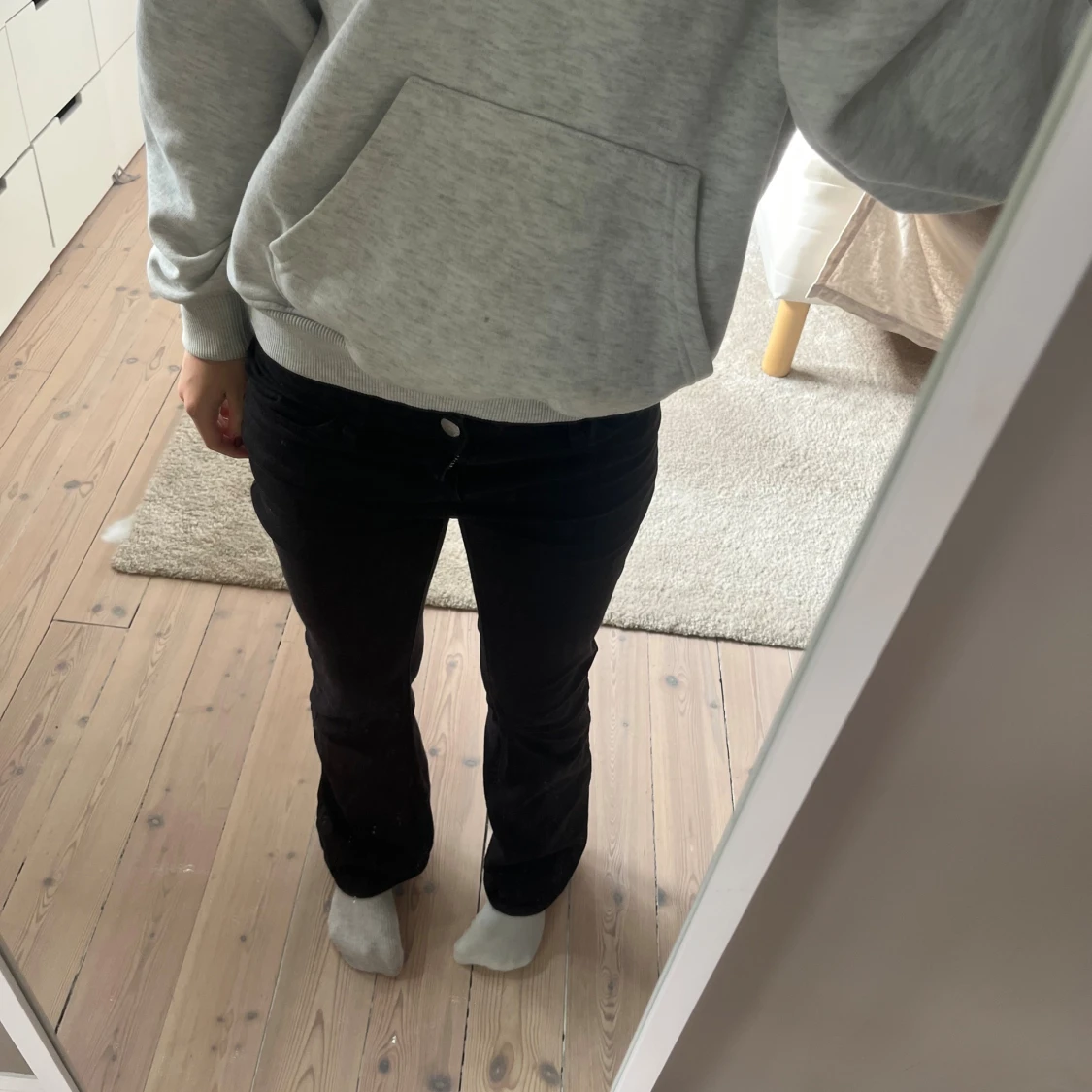 Svarta bootcut manchesterbyxor Lindex