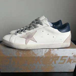 Golden goose skor - Väldigt feta golden goose skor! Bra skick och rengjorda så ser nya ut! PRIS - 2300 (nypris - 3700) 