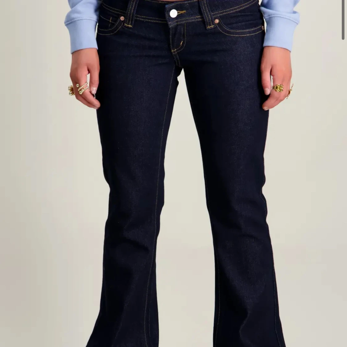 Mörkblå bootcut jeans från Abrand