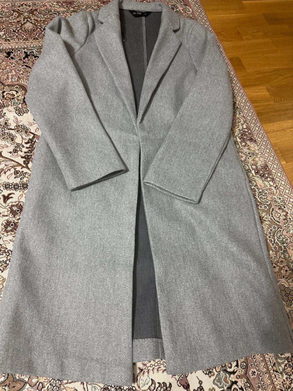 Grå lång kappa från F&F