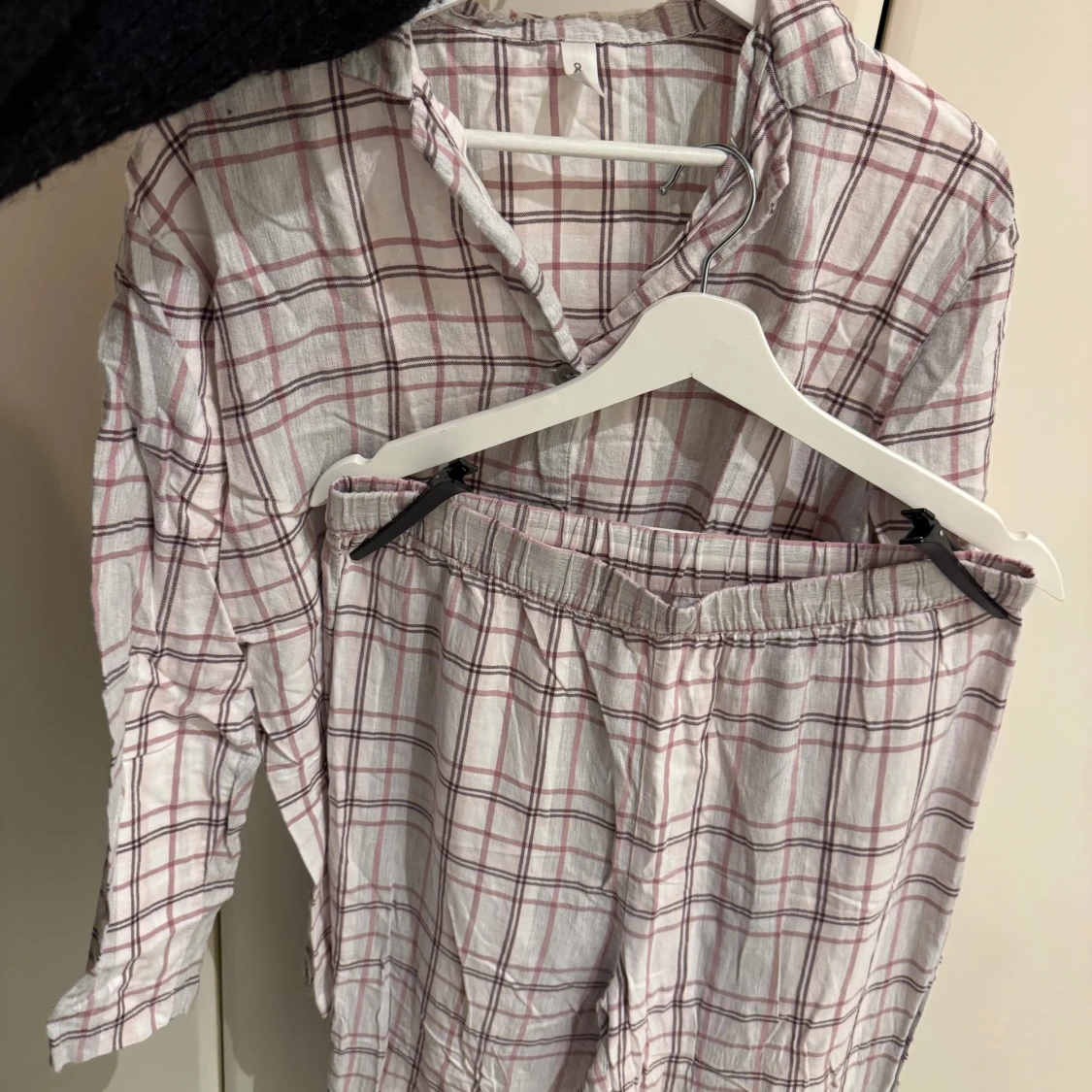 Rutiga pyjamas från Åhléns, stl S - 1