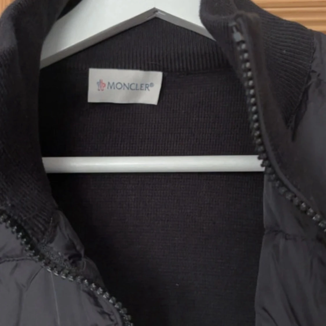 Svart pufferjacka från Moncler - 3