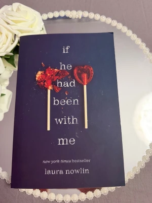 if he had been with me - En känslosam New York Times-bestseller med ett omslag som visar två klubbor, en hel och en krossad. Perfekt för unga vuxna som gillar starka berättelser om kärlek, vänskap och livet.