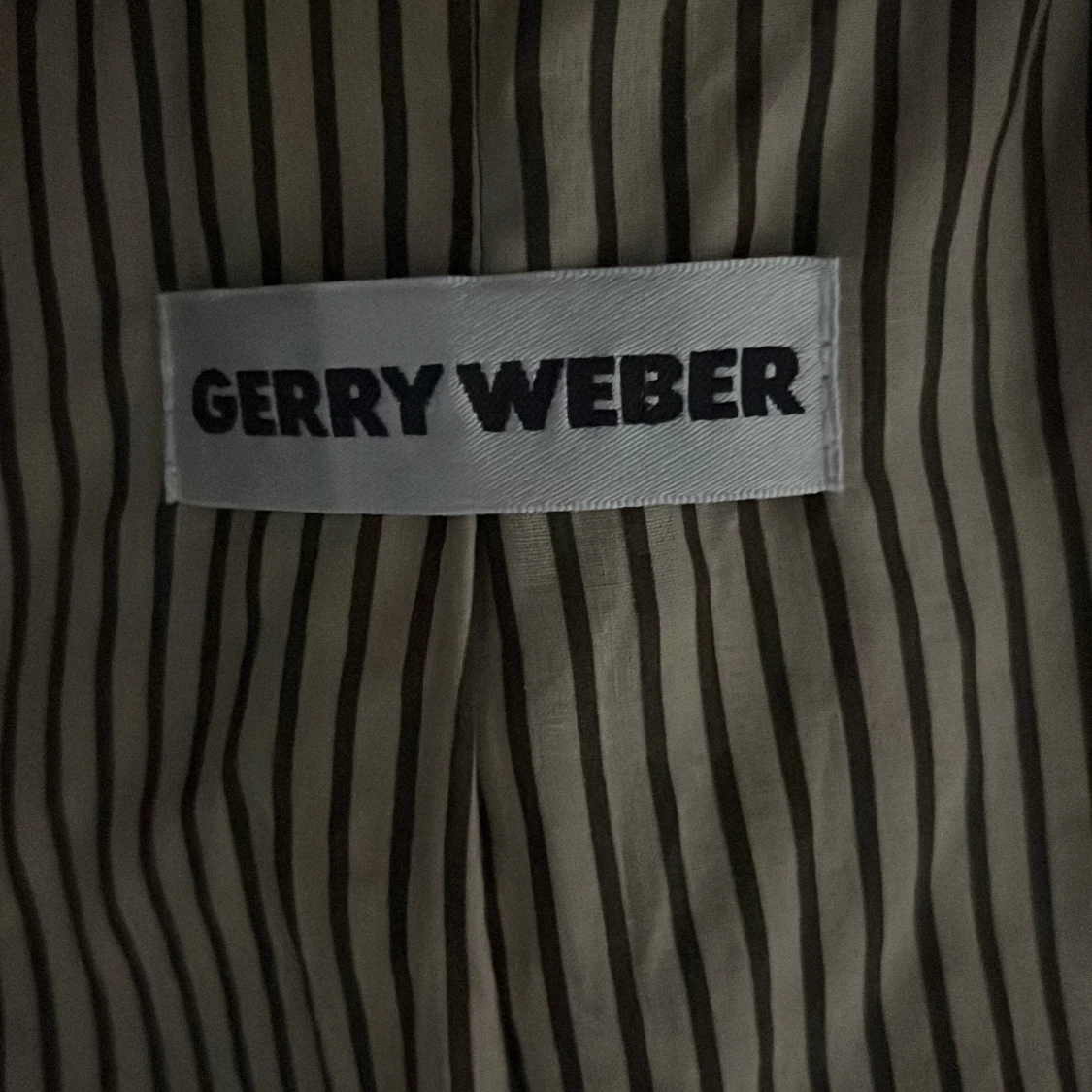 Olivgrön kavaj med broderade fickor - 4