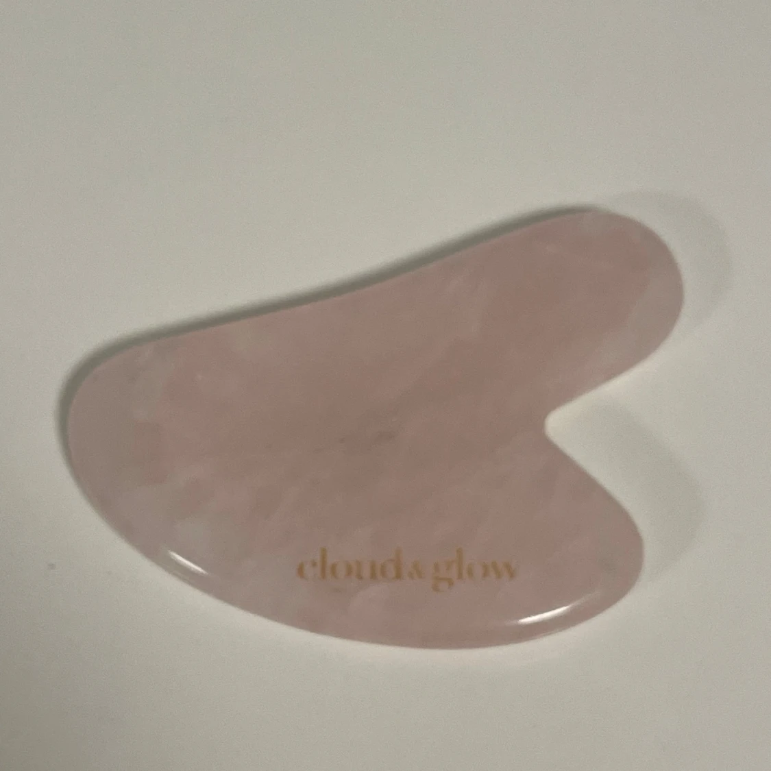 Rosenkvarts gua sha från Cloud & Glow