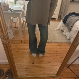 Bootcut jeans - Låg midjade bootcut jeans! Bra skick! Storlek w28 L32. Sitter super på mig som är 167 cm 
