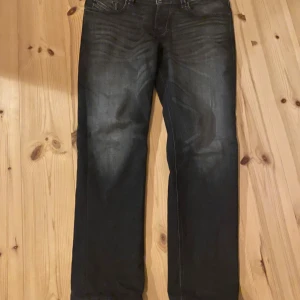 Diesel jeans - Diesel jeans, nästan aldrig använda. Mycket fint skick och otroligt snygg tvätt. Kostade 1500kr nya. Storlek 33/34