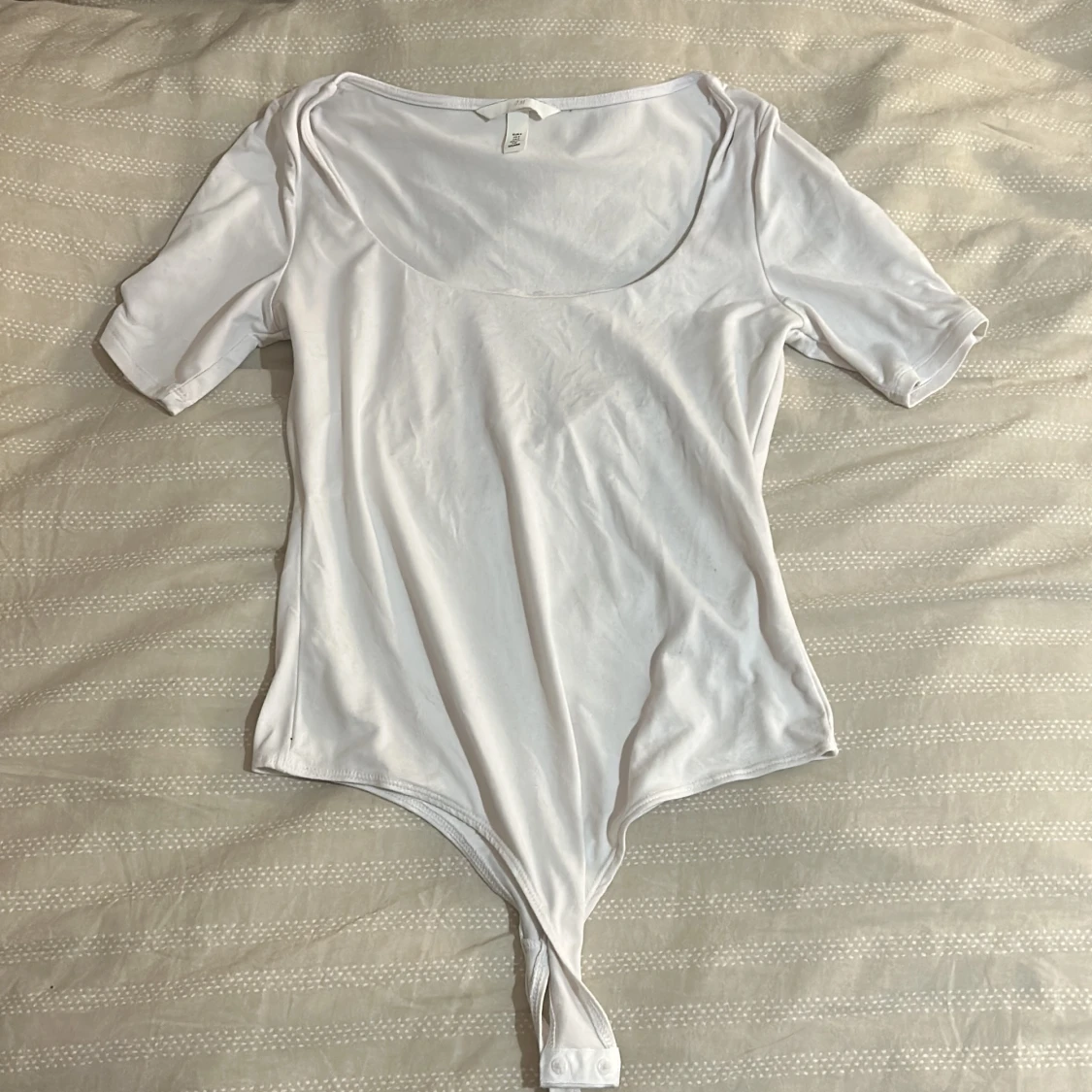 Vit kortärmad body från H&M