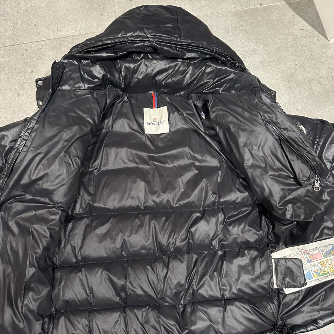 Svart Moncler pufferjacka med huva - 1