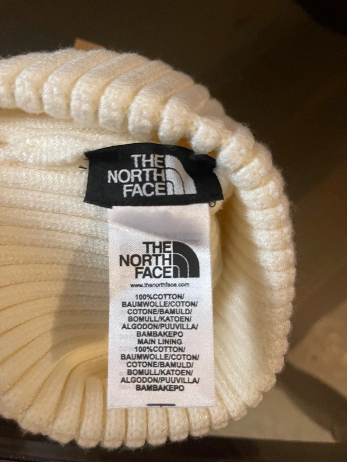 Vit ribbad mössa från The North Face - 3