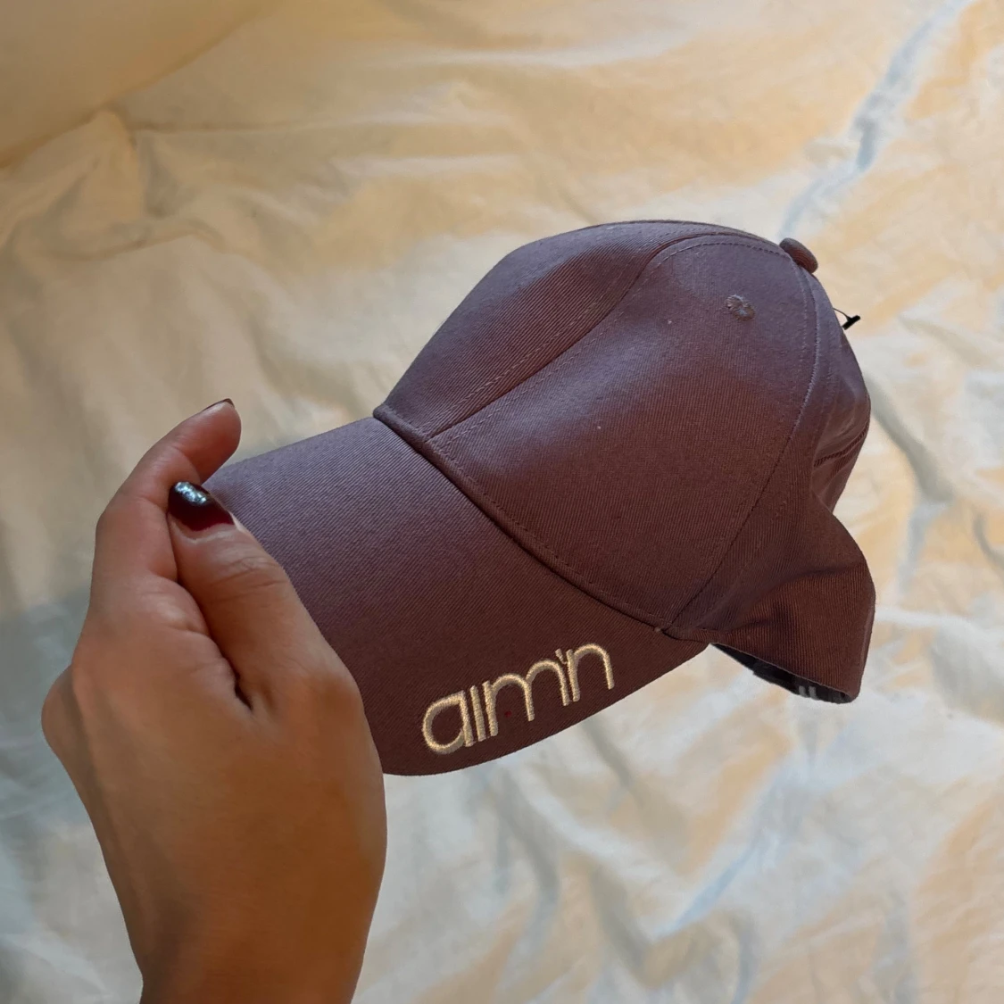 Lila keps från Aim'n