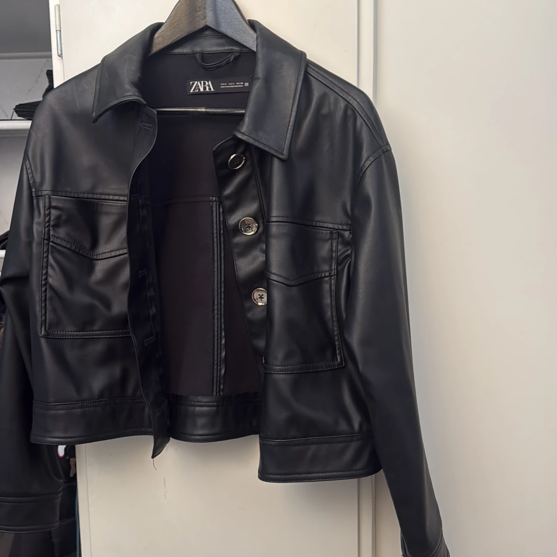 Svart skinnjacka från Zara