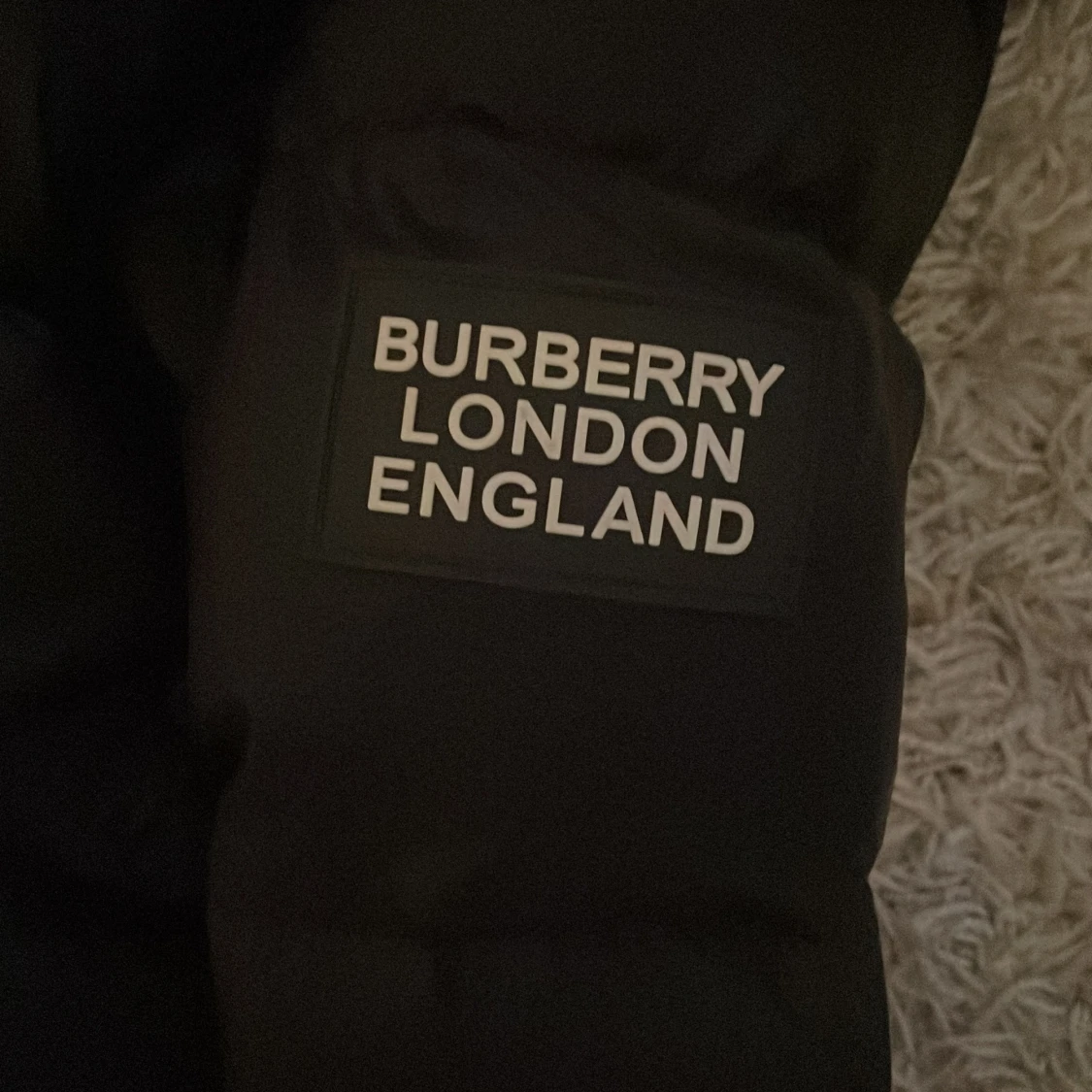 Svart pufferjacka från Burberry - 3