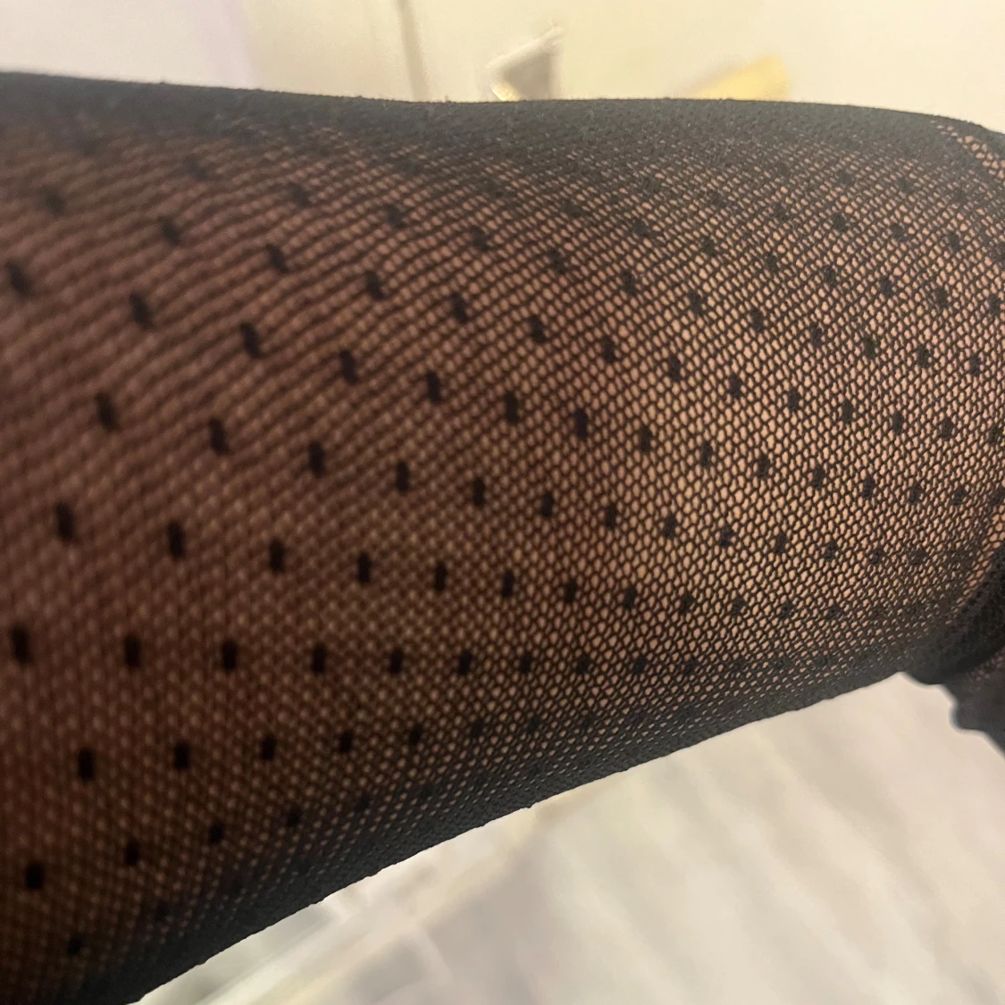 Svart meshblus med prickigt mönster KappAhl - 2