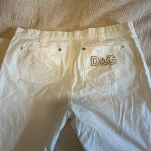 Dolce&gabbana jeans - Säljer då de inte passade mig super bra.står ingen storlek på de men uppskattar att de antingen är s eller m 💕