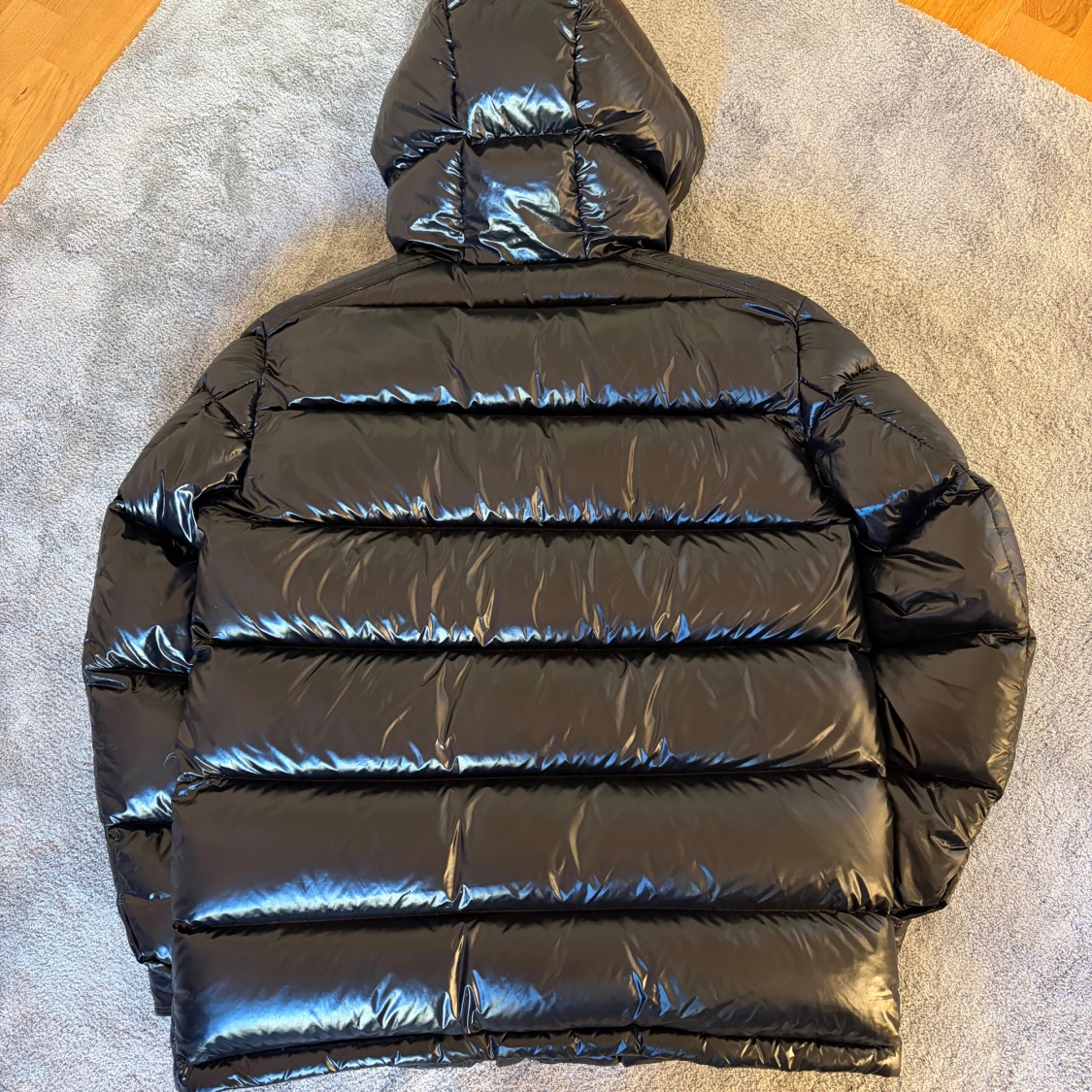 Svart Moncler pufferjacka med huva - 1