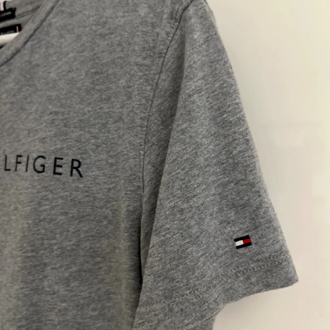Grå t-shirt Tommy Hilfiger - 3
