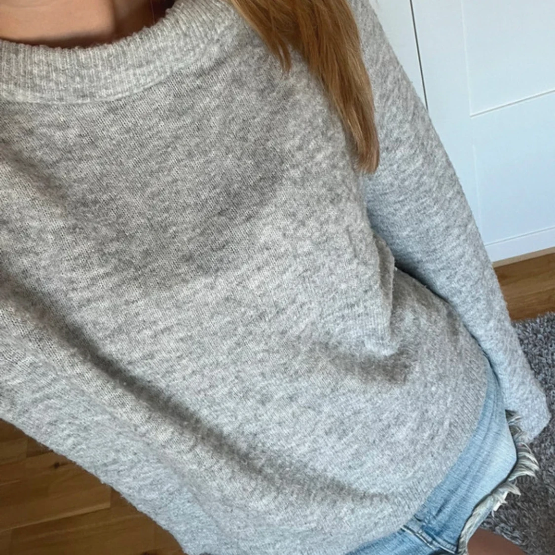 Grå stickad tröja  - 1