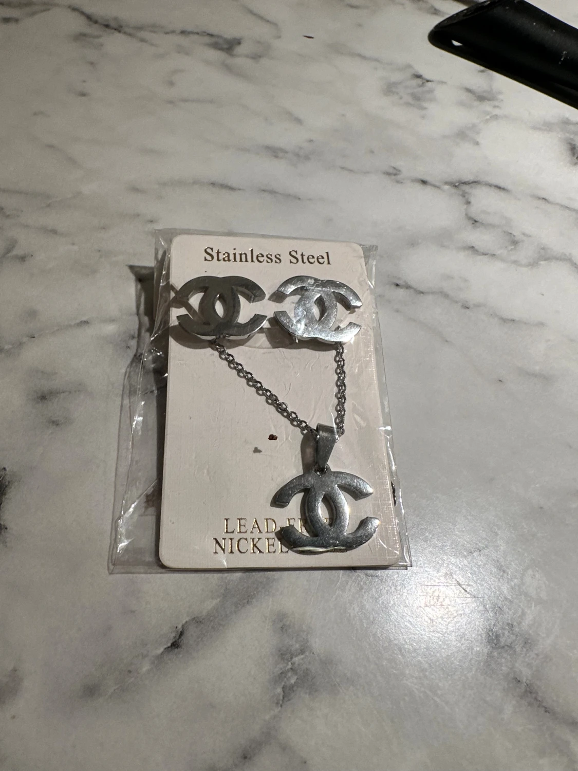 Set med halsband och örhängen - 1