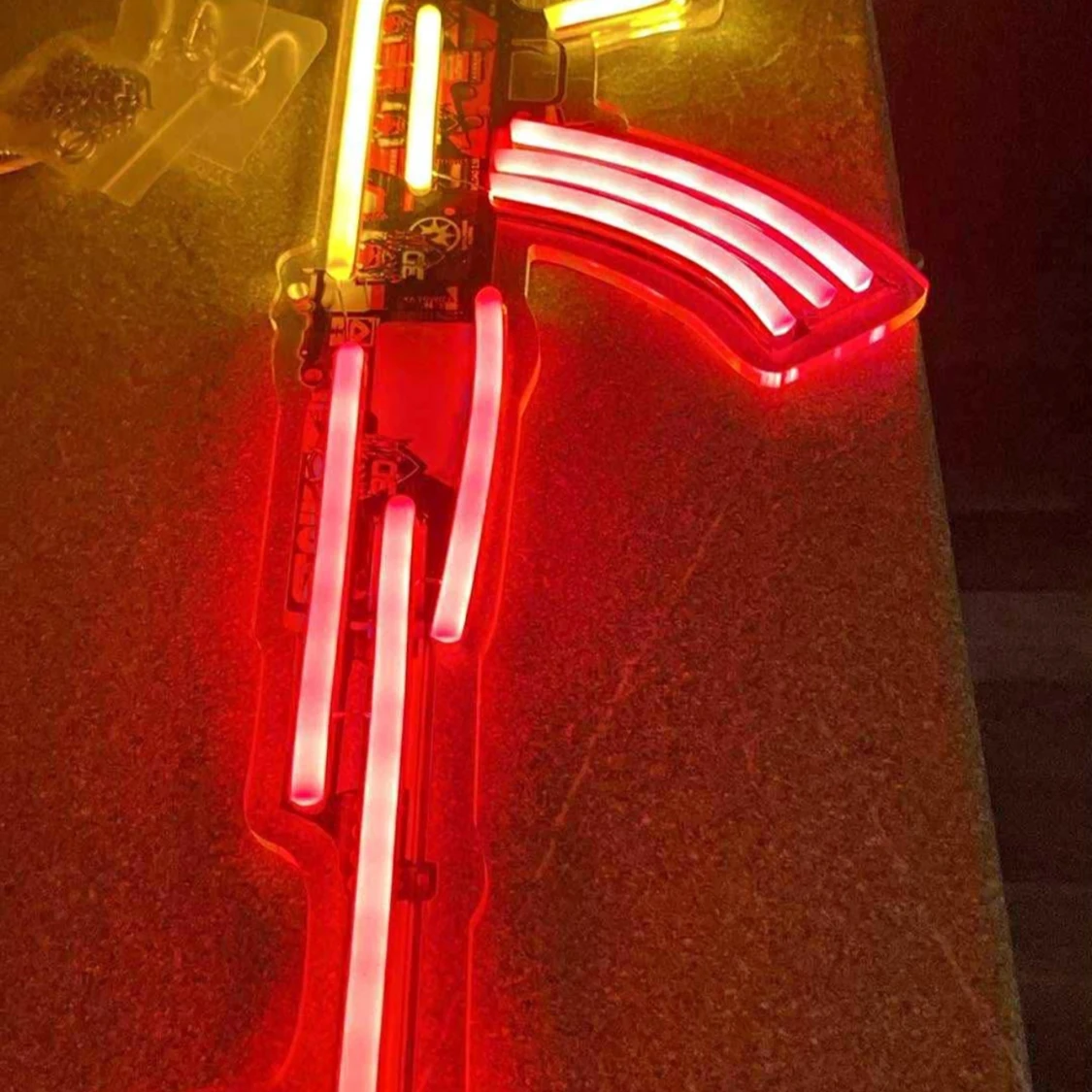 Neon LED AK-47 Vägglampa