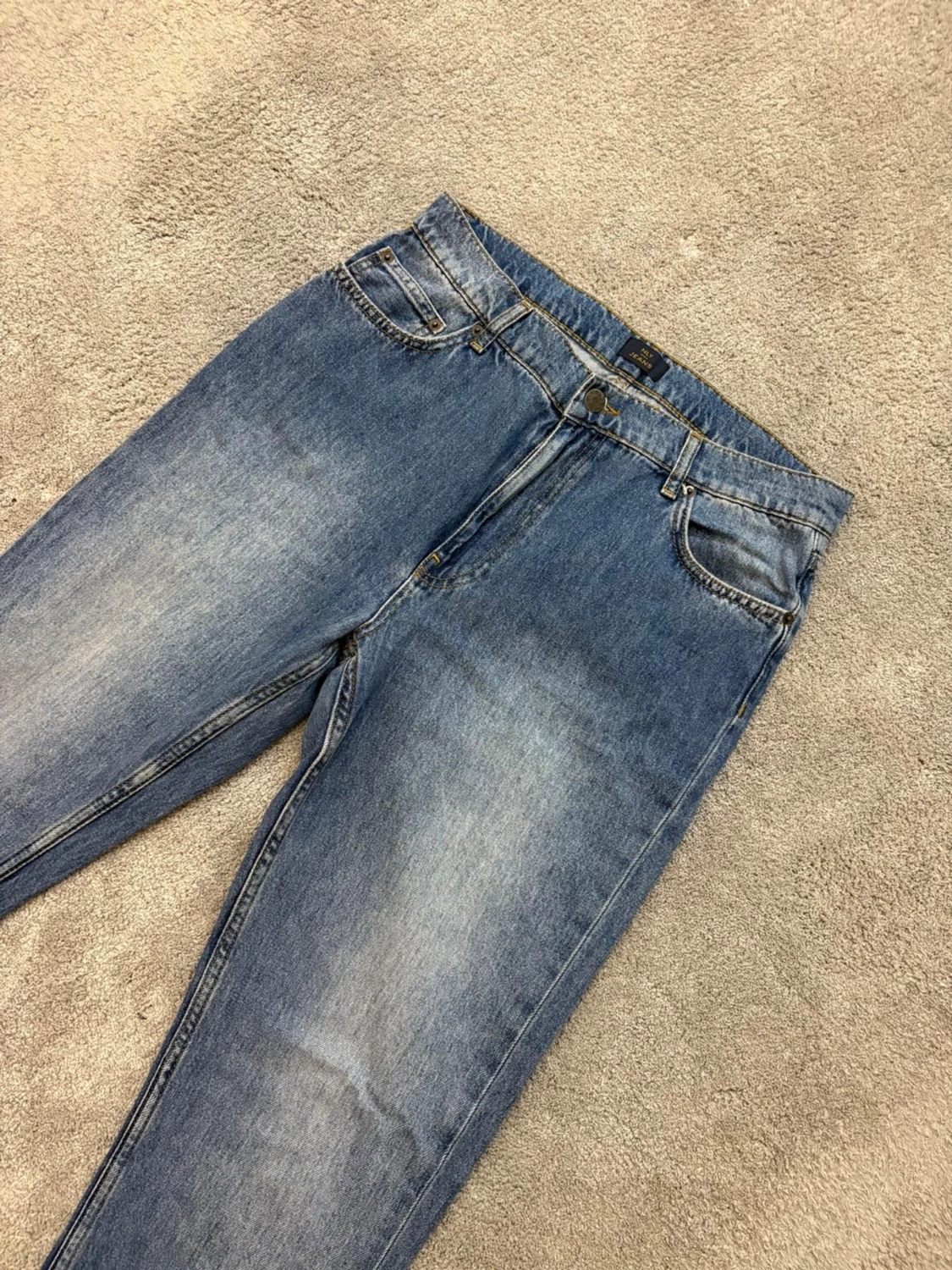 Blå jeans med slits från Nelly - 1