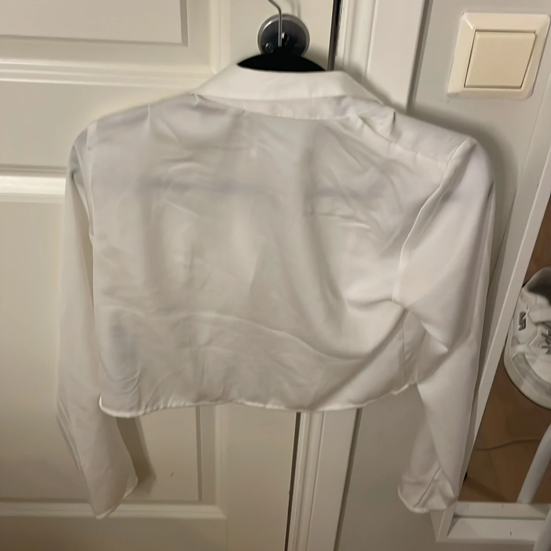 Vit croppad skjorta från FB Sister - 2