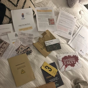 Mordgåtan mannen på åkern.. - Jag säljer en mordgåta med allt kvar.jag har spelat den en gång och då kostade den 300 kronor och nu säljer jag vidare den för ett billigare pris på 189kr. Ni får gärna fråga om flera bilder och mera.Allt finns och en jätte rolig och kuslig gåta…😊