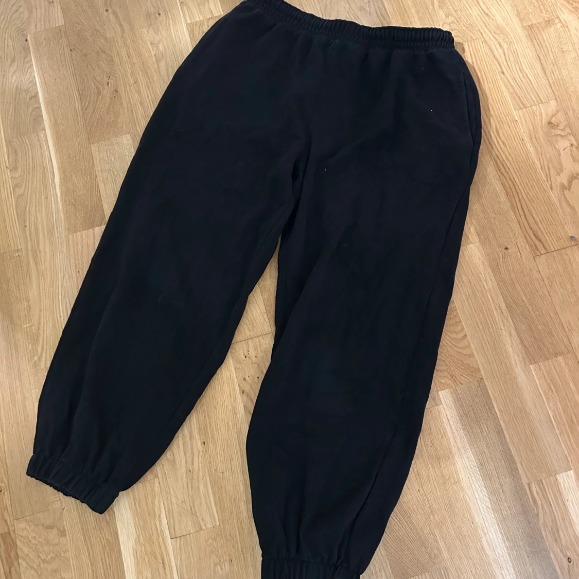 Svarta mjukisbyxor från H&M, storlek S - 2