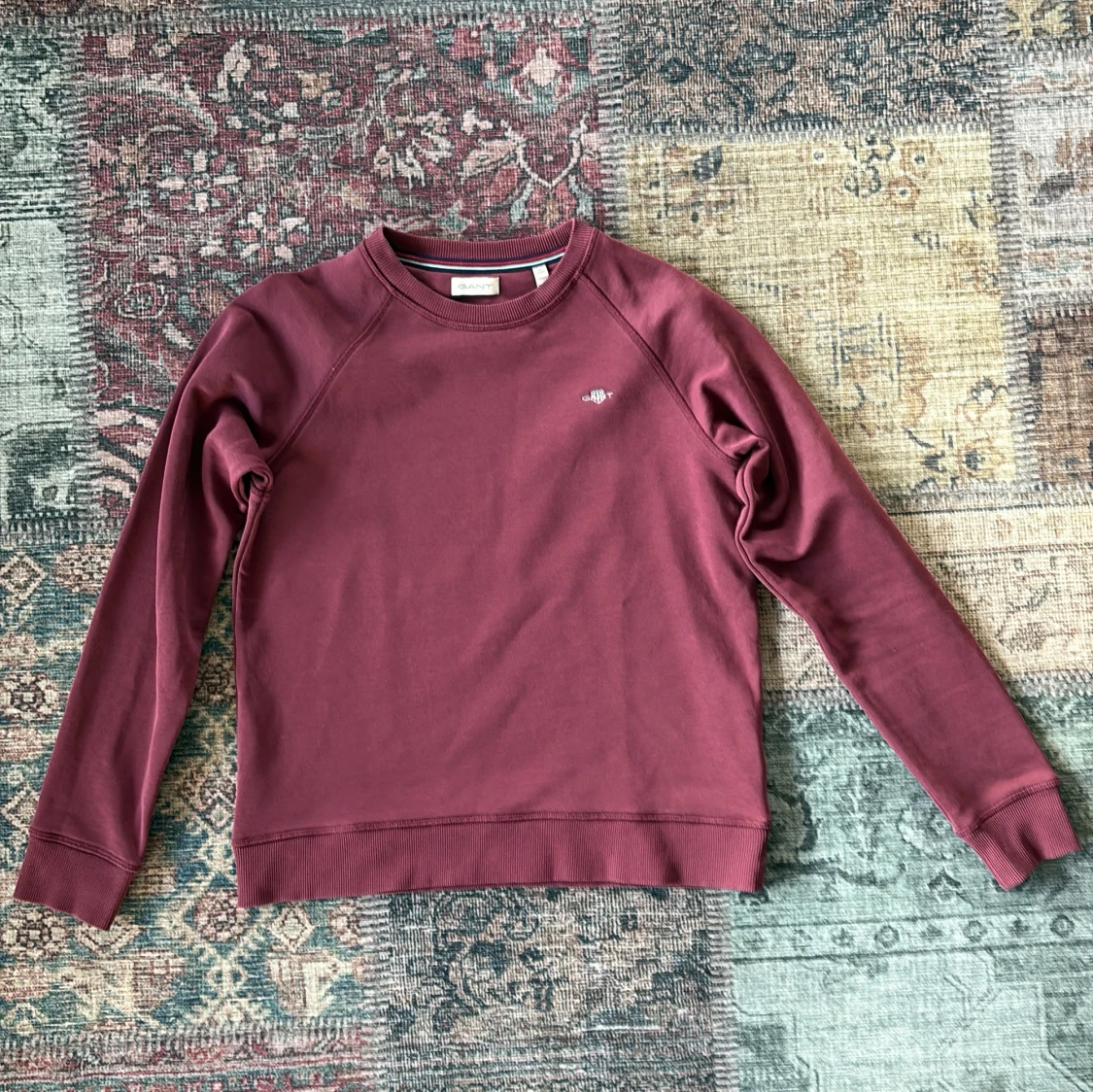 Vinröd sweatshirt från GANT
