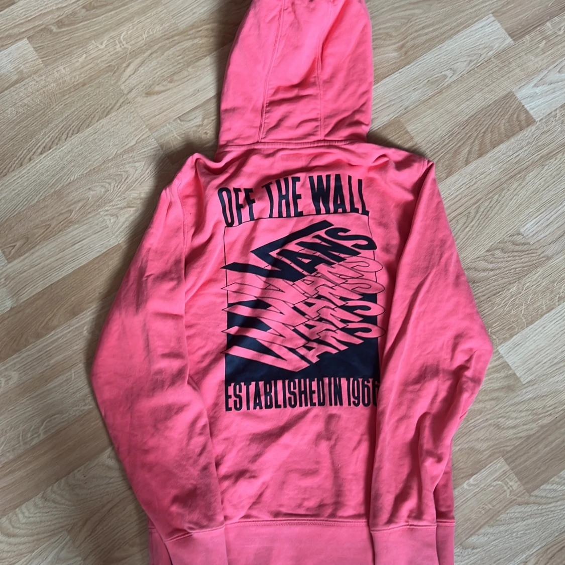 Rosa hoodie från Vans med tryck