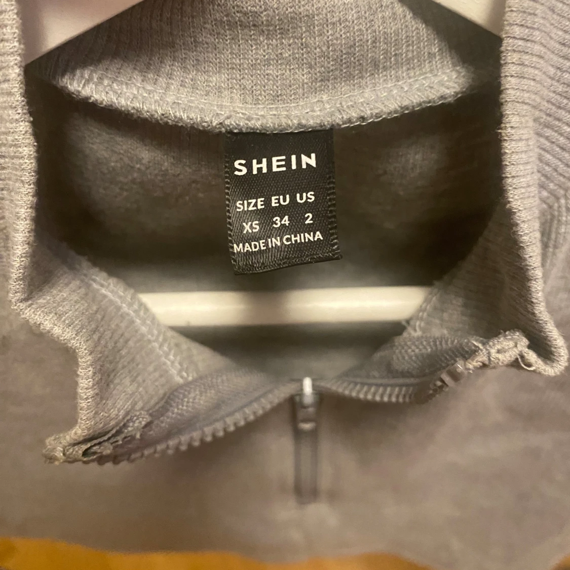 Grå croppad ribbad topp från SHEIN - 2